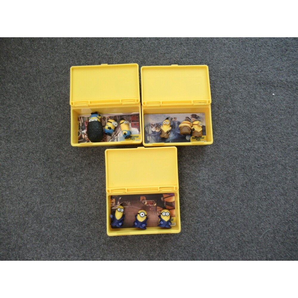 Lot of 3 Minions Figures and Yellow Carry Case Universal Studios Thinkway Toys
